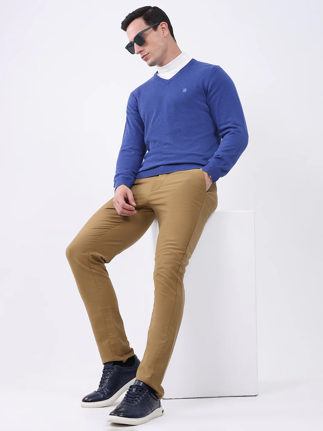 Men Blue Solid V Neck Full Sleeve Pullover - Image 2