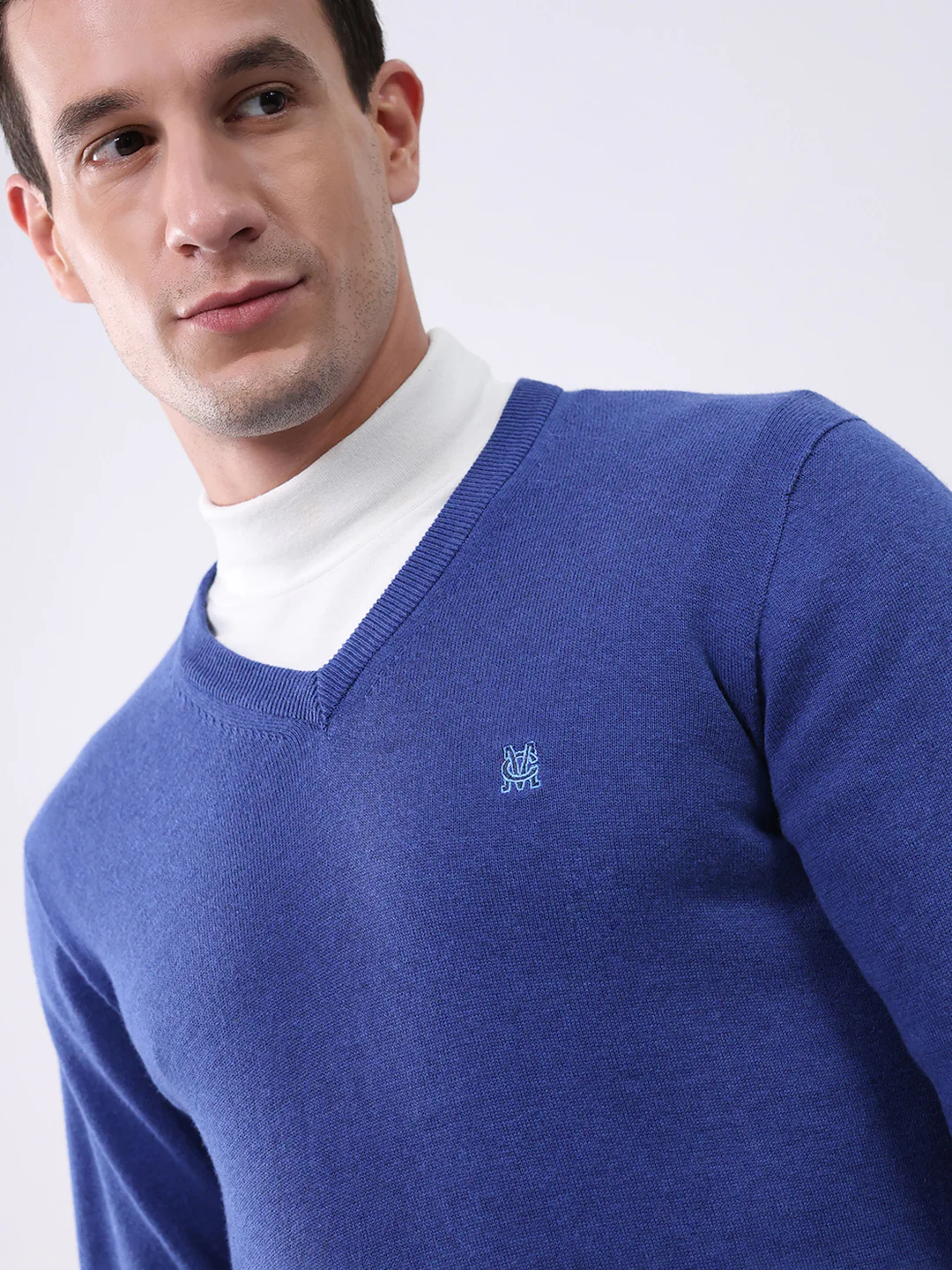 Men Blue Solid V Neck Full Sleeve Pullover - Image 6