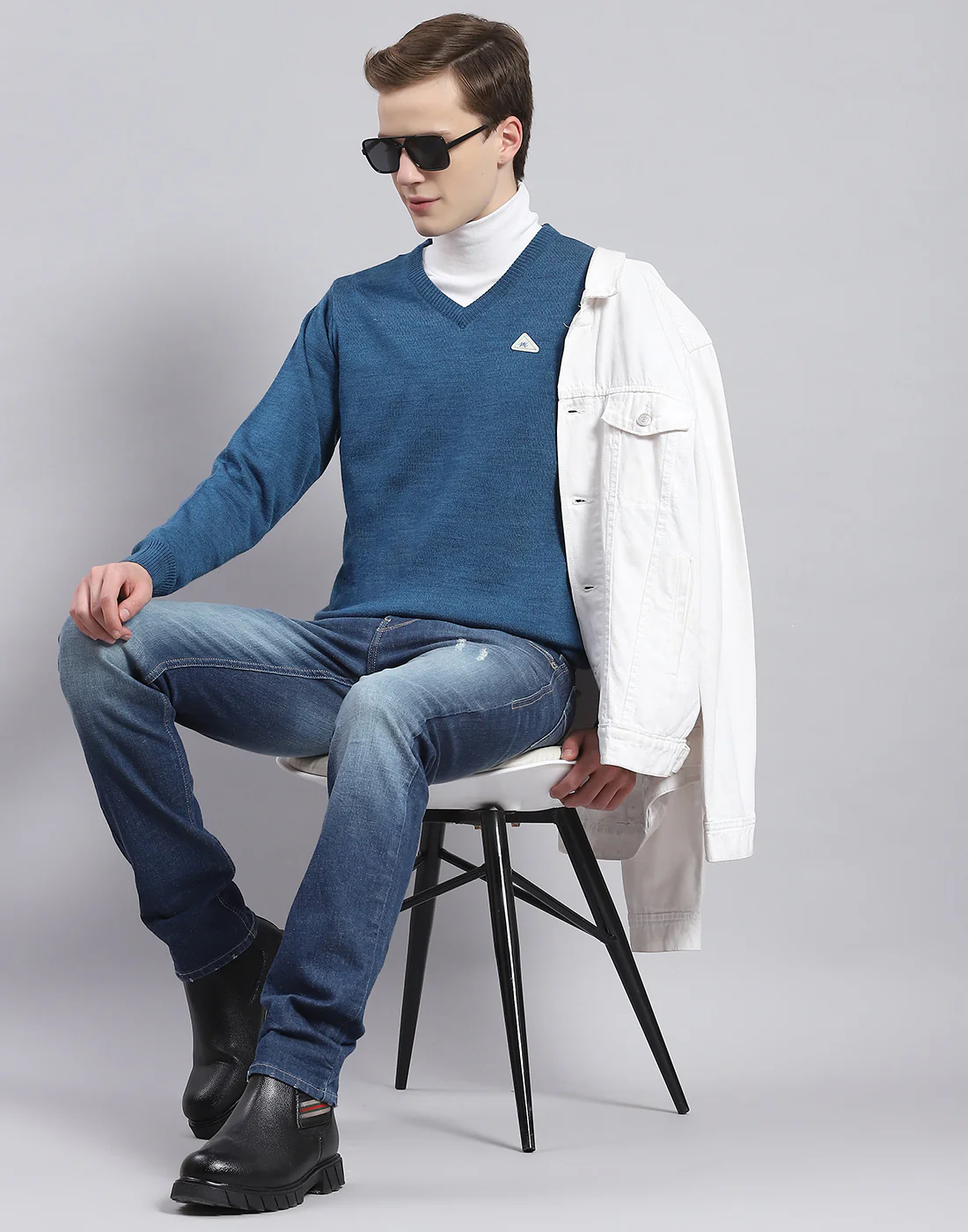 Men Blue Solid V Neck Full Sleeve Sweater - Image 3