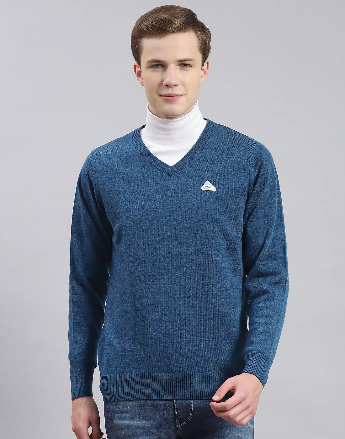 Men Blue Solid V Neck Full Sleeve Sweater - Image 4