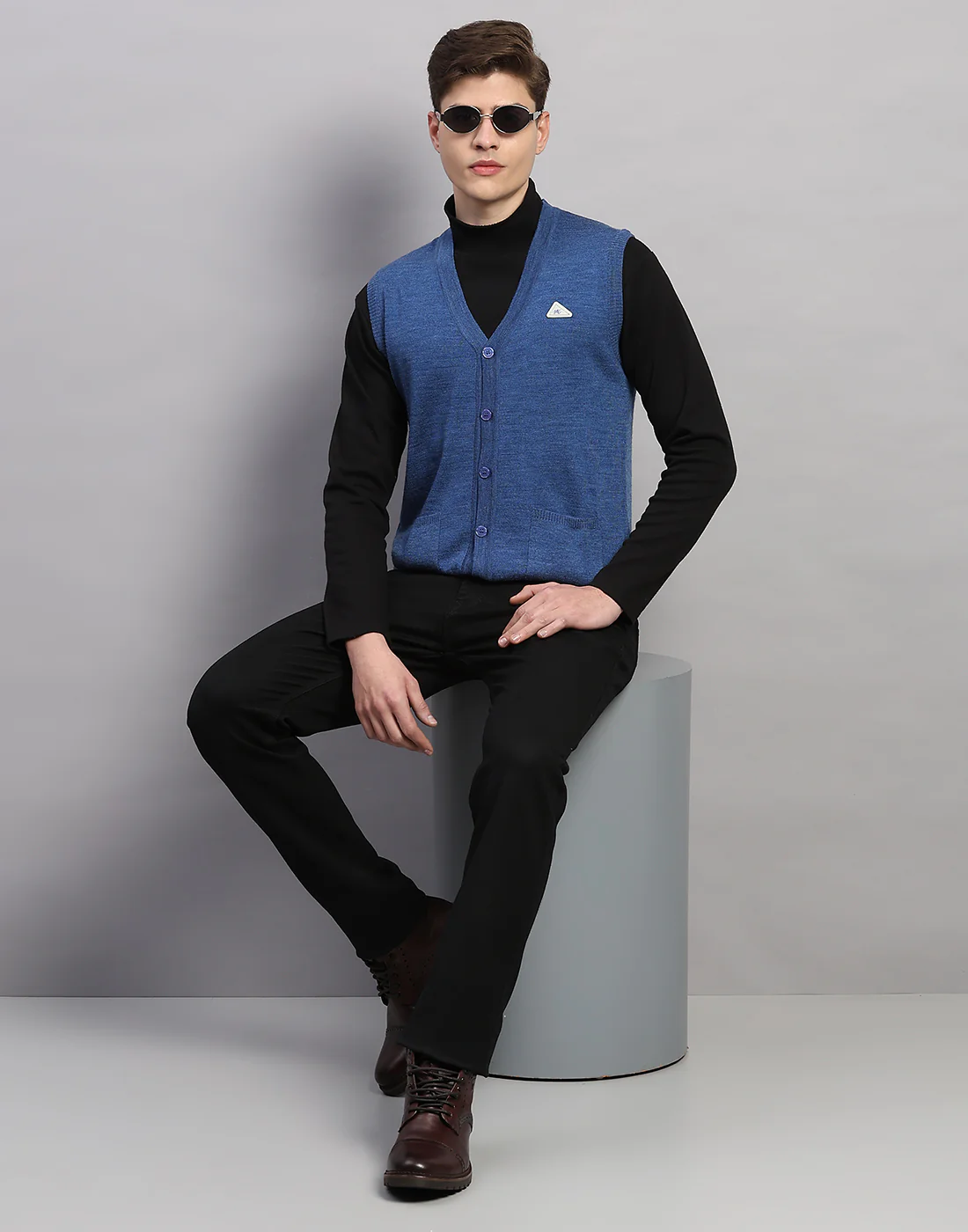 Men Blue Solid V Neck Sleeveless Cardigan - Image 5