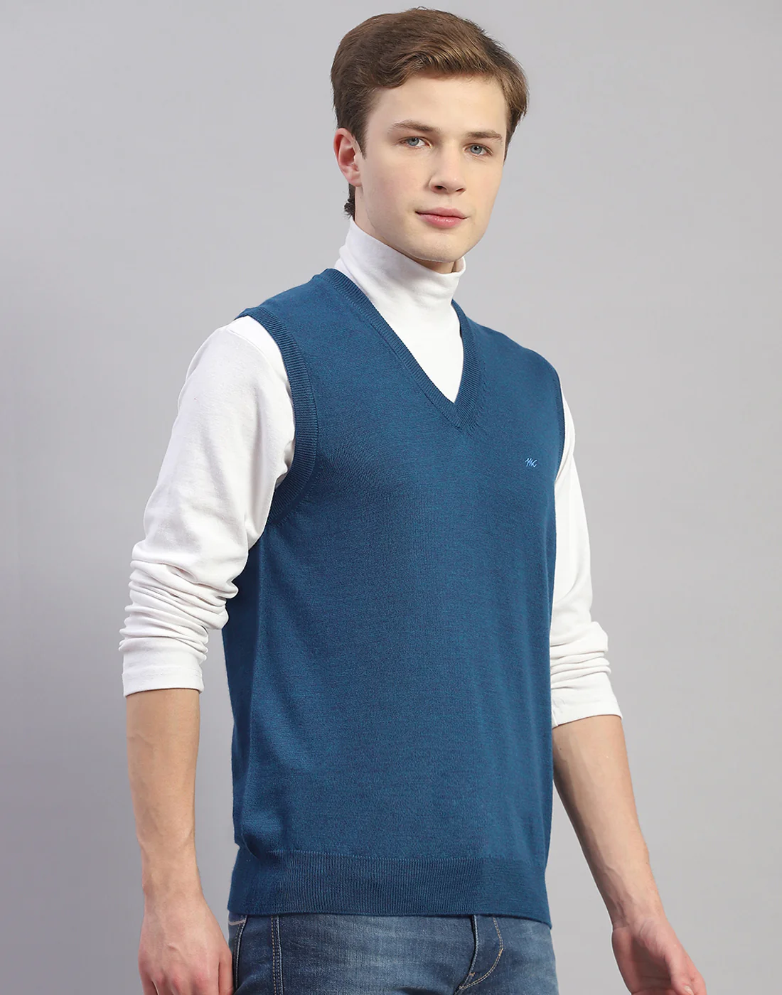 Men Blue Solid V Neck Sleeveless Sweater - Image 4
