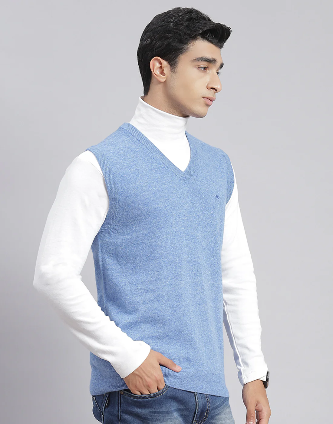 Men Blue Solid V Neck Sleeveless Sweater - Image 4