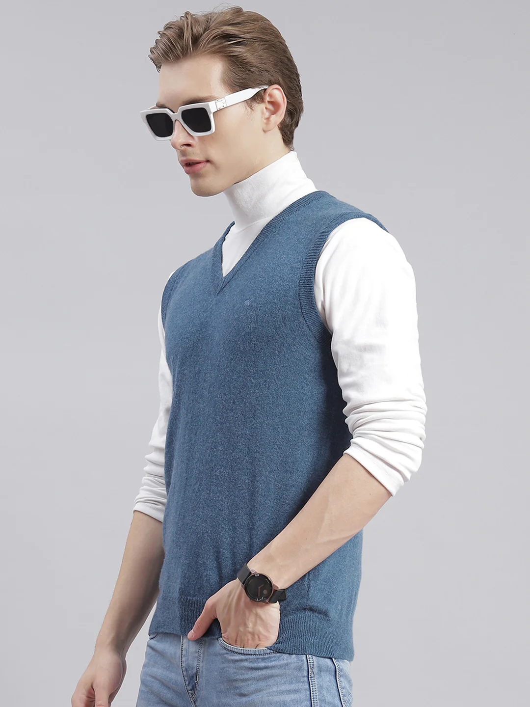 Men Blue Solid V Neck Sleeveless Sweaters/Pullovers - Image 4