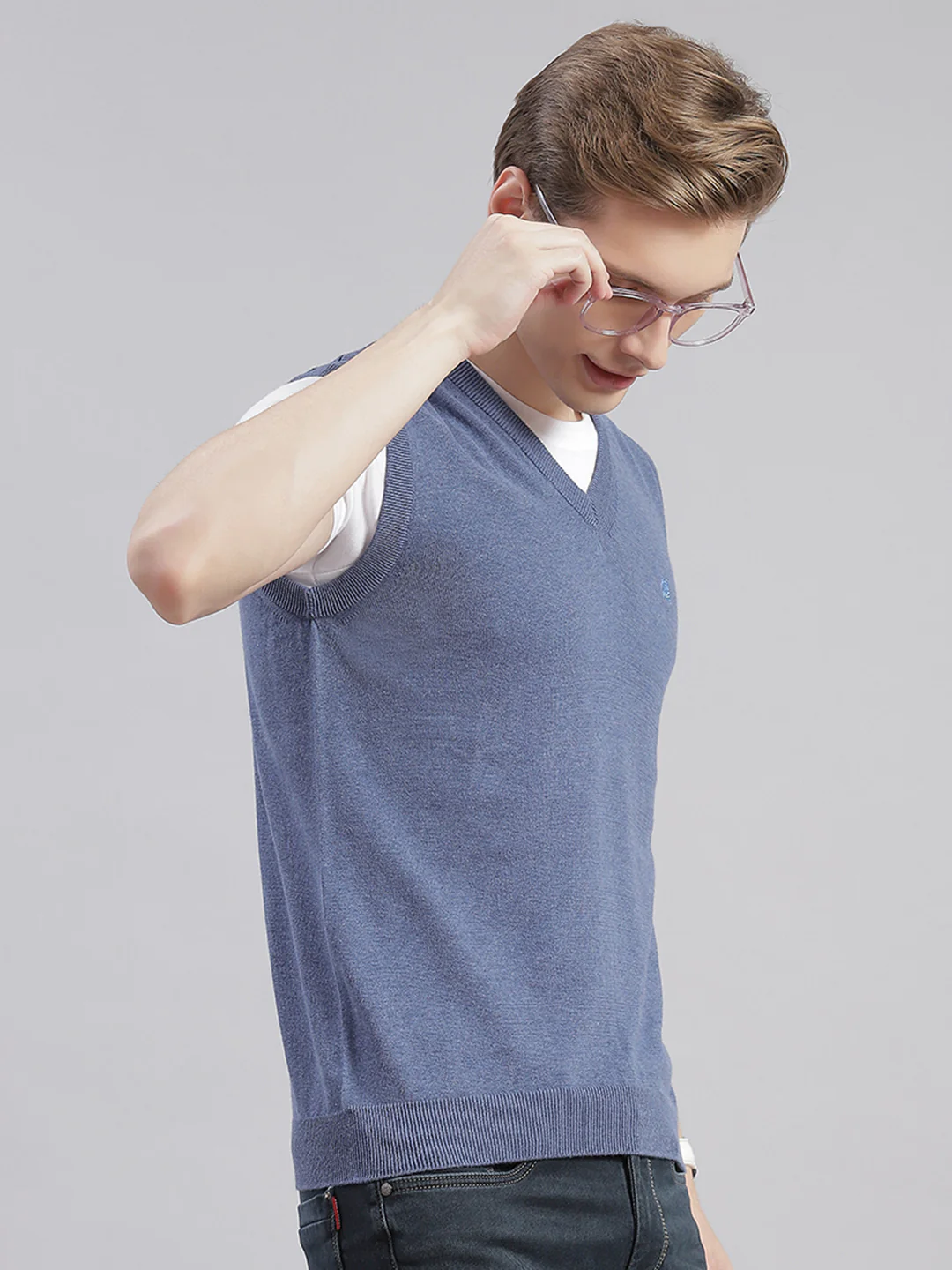 Men Blue Solid V Neck Sleeveless Sweaters/Pullovers - Image 4