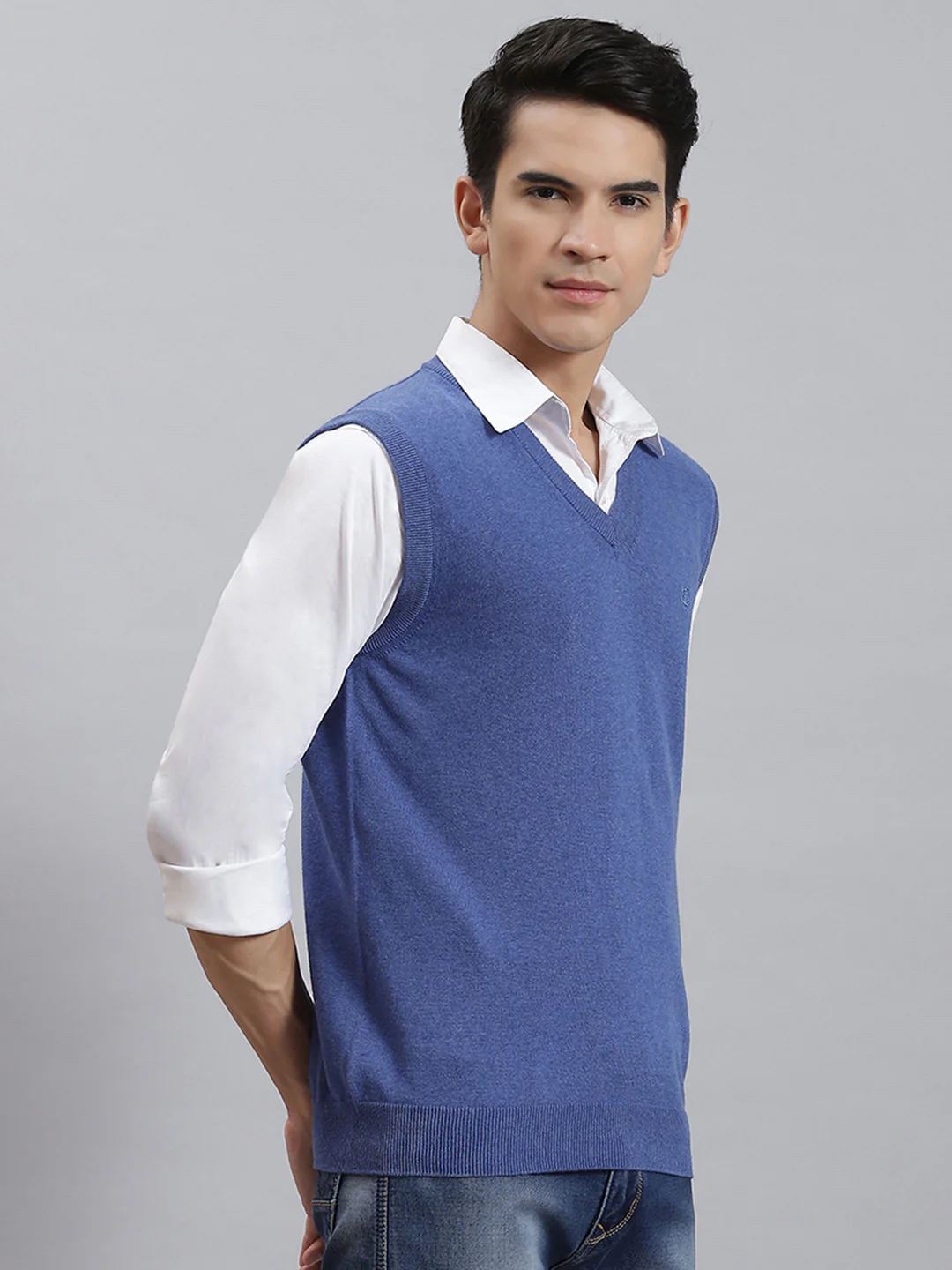 Men Blue Solid V Neck Sleeveless Sweaters/Pullovers - Image 4