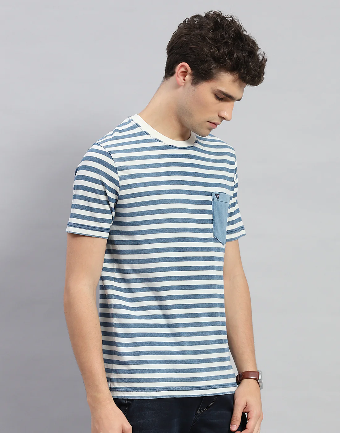 Men Blue Stripe Round Neck Half Sleeve T-Shirt - Image 4