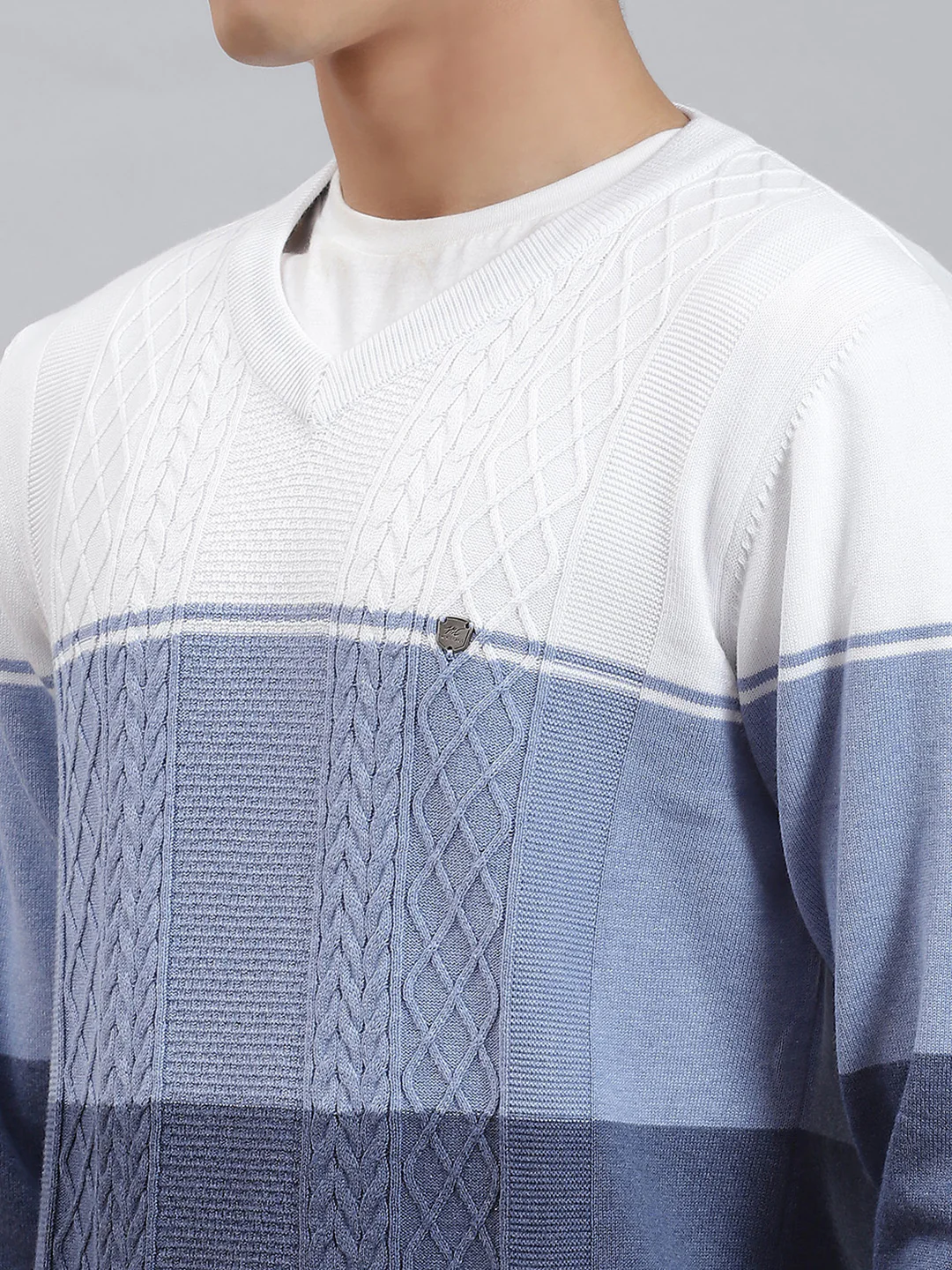 Men Blue Stripe V Neck Full Sleeve Sweaters/Pullovers - Image 6