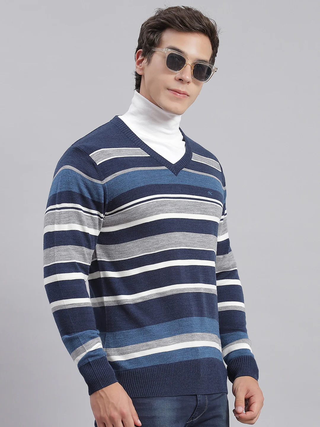 Men Blue Stripe V Neck Full Sleeve Sweaters/Pullovers - Image 4
