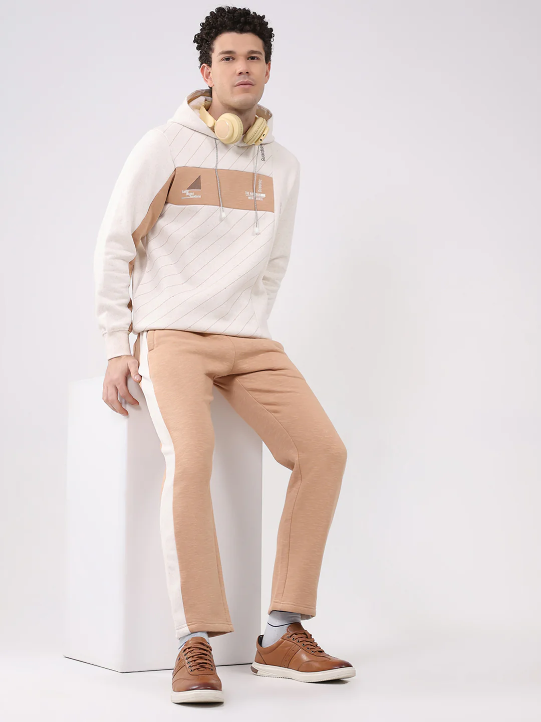Men Brown Printed Collar Full Sleeve Winter Tracksuit - Image 2