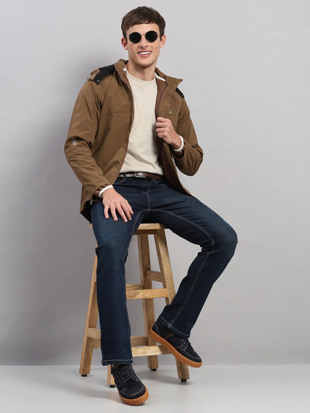 Men Brown Solid Hooded Full Sleeve Jacket - Image 2