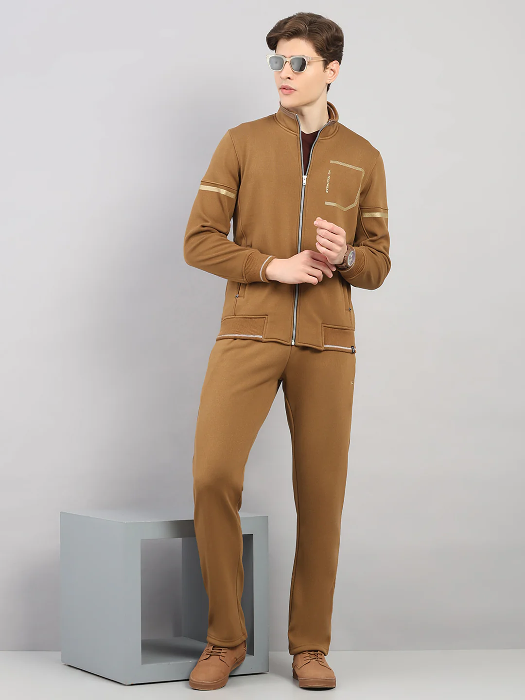 Men Brown Solid Stand Collar Full Sleeve Winter Tracksuit - Image 2