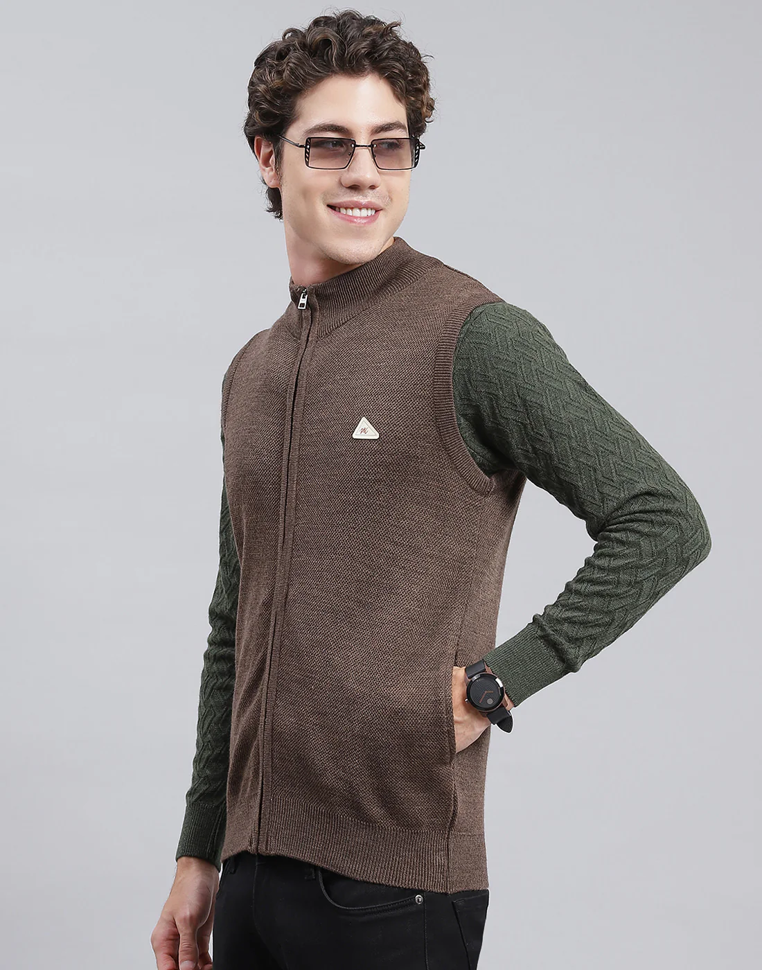 Men Brown Solid Stand Collar Sleeveless Sweater - Image 3