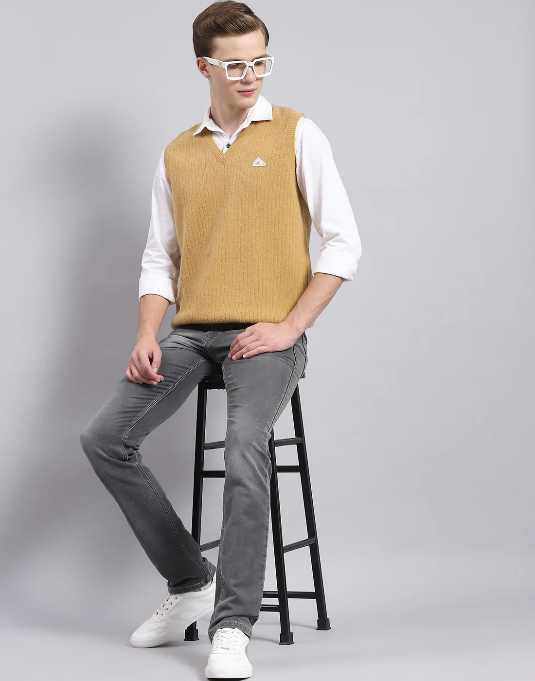 Men Brown Solid V Neck Sleeveless Sweater - Image 2