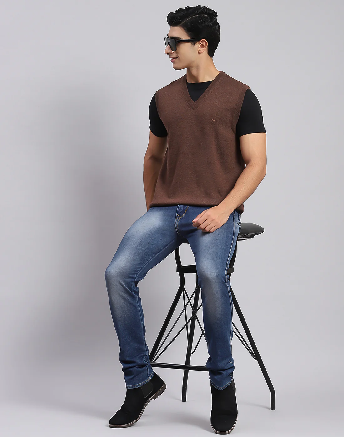 Men Brown Solid V Neck Sleeveless Sweater - Image 5