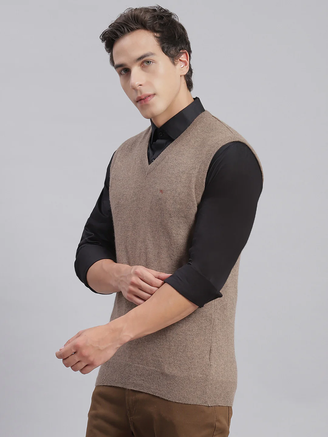 Men Brown Solid V Neck Sleeveless Sweaters/Pullovers - Image 3