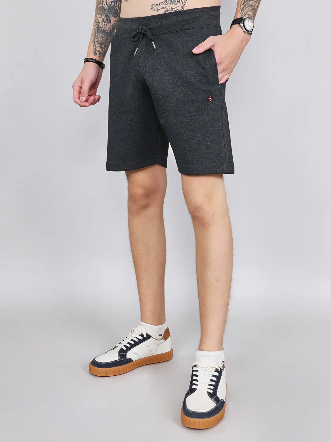 Men Charcoal Plain Regular Fit Bermuda - Image 2