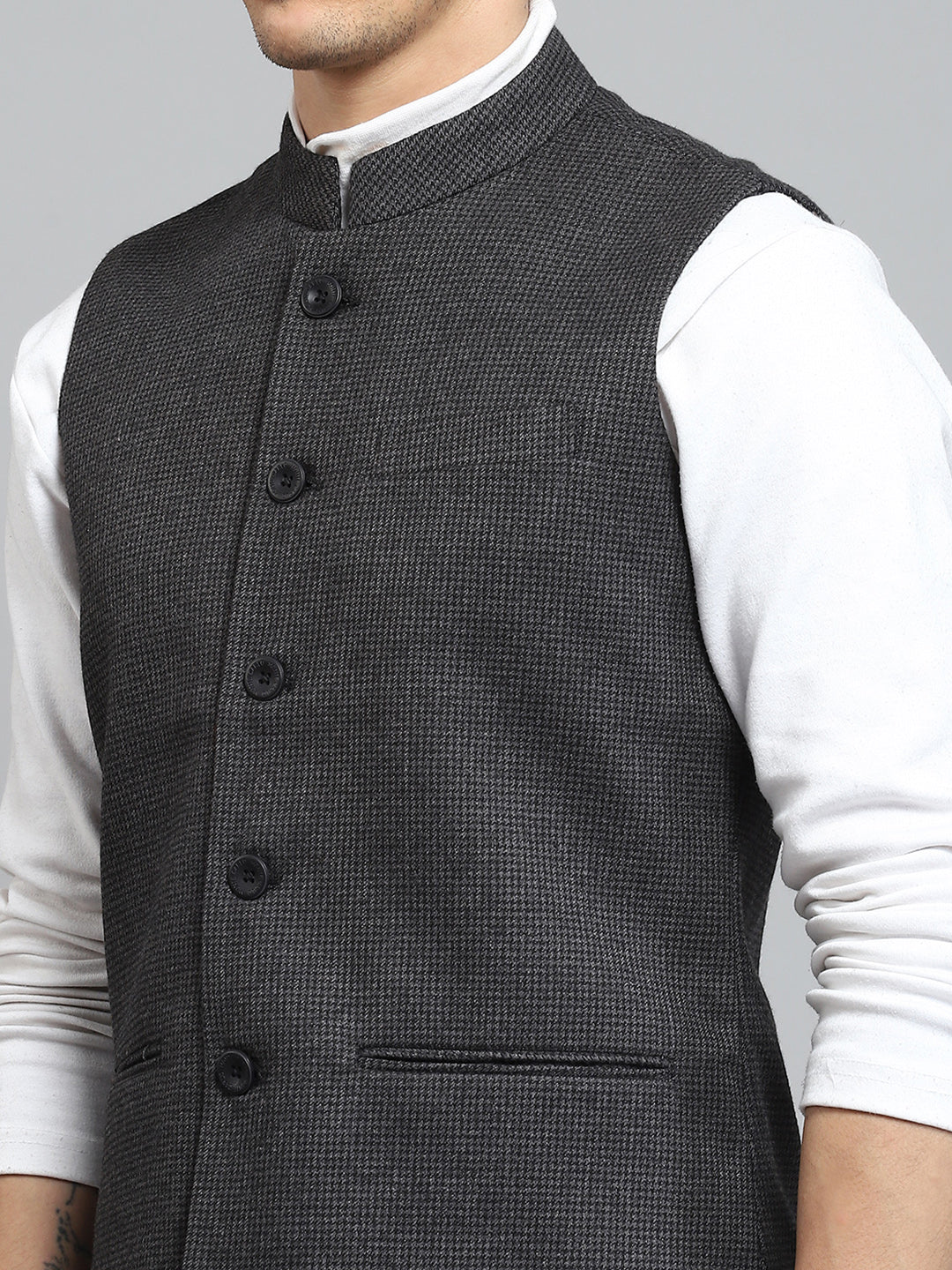 Men Charcoal Solid Band Collar Sleeveless Nehru Jacket - Image 6