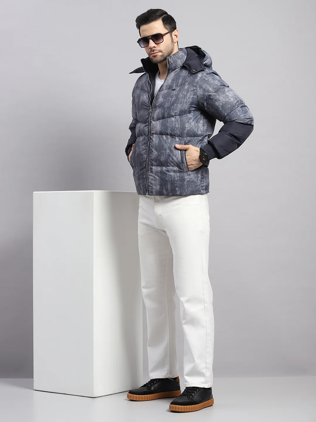 Men Charcoal Solid Hooded Full Sleeve Jacket - Image 2