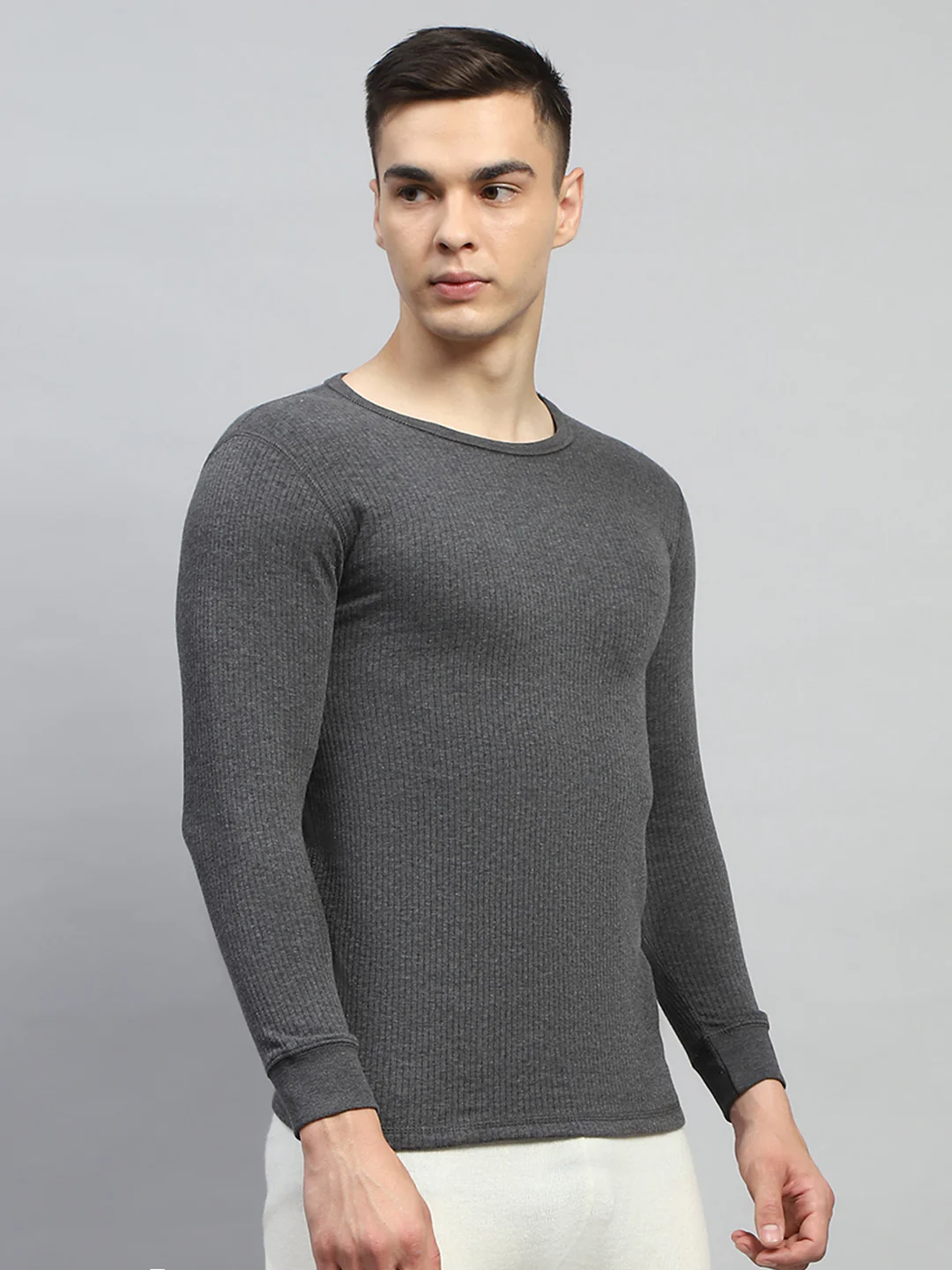 Men Charcoal Solid Round Neck Full Sleeve Thermal Vest - Image 4