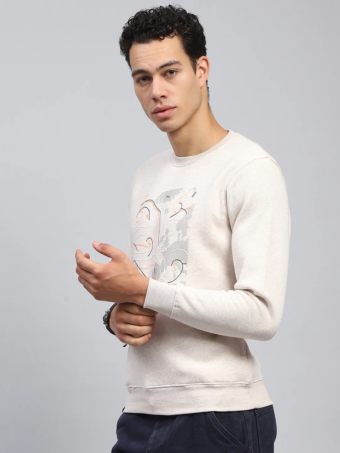 Men Cream Printed Round Neck Full Sleeve Sweatshirt - Image 3