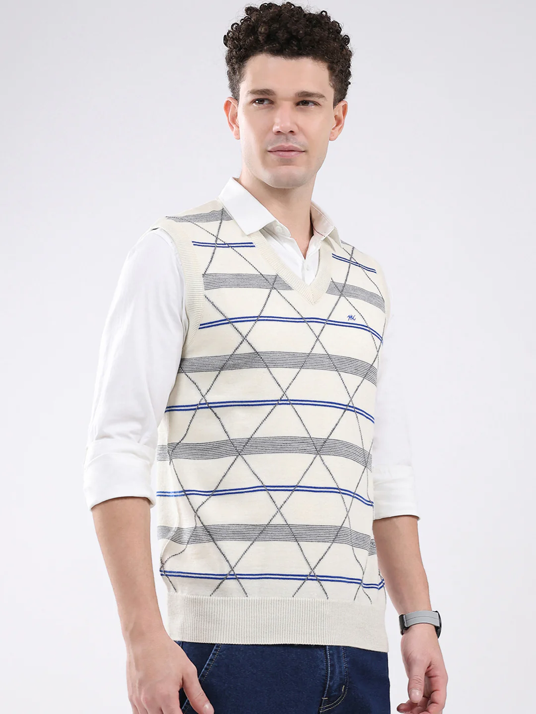 Men Cream Printed V Neck Sleeveless Sweater - Image 4