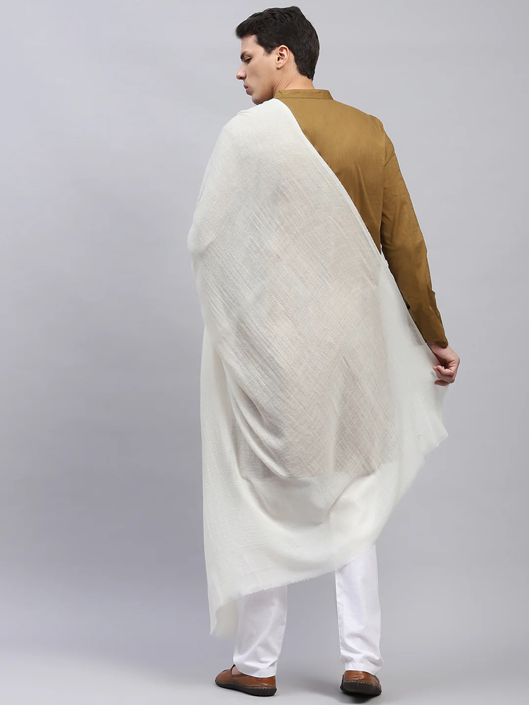Men Cream Solid Lohi Shawl - Image 5