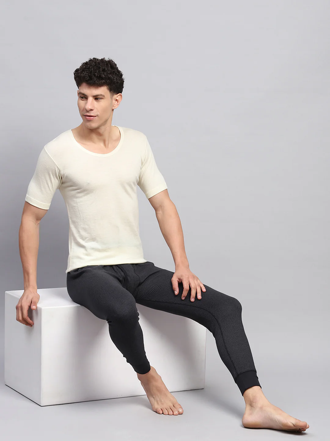 Men Cream Solid Round Neck Half Sleeve Thermal Vest - Image 2