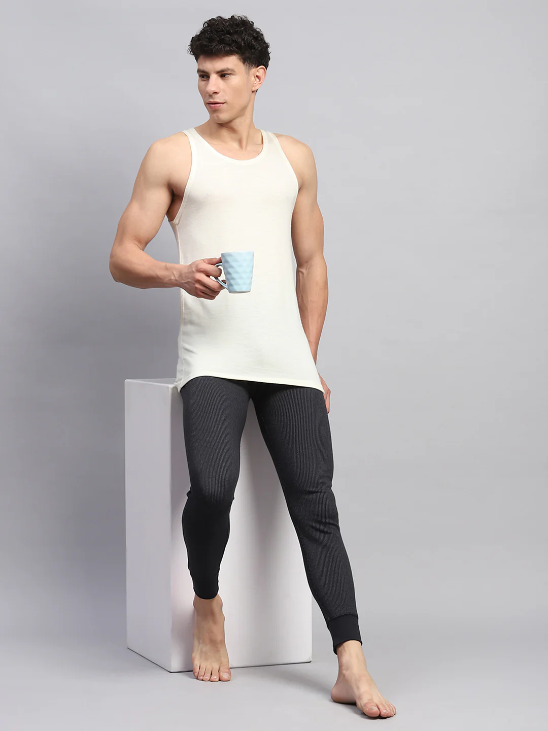 Men Cream Solid Round Neck Sleeveless Thermal Vest - Image 2