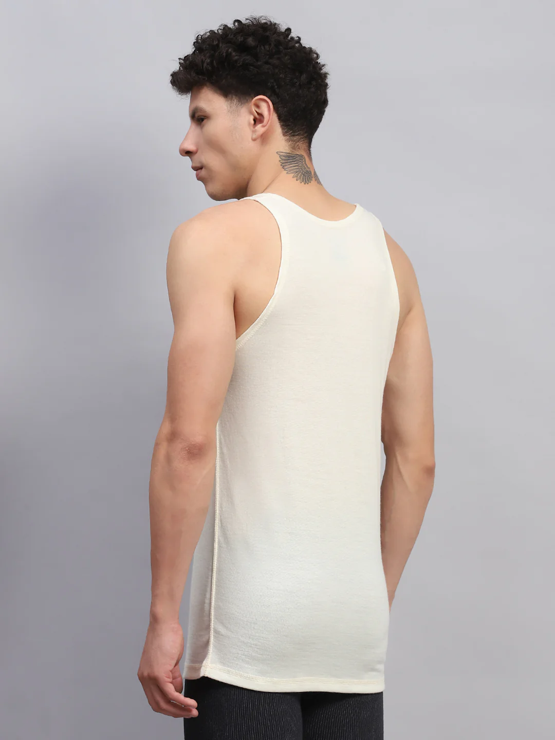 Men Cream Solid Round Neck Sleeveless Thermal Vest - Image 5