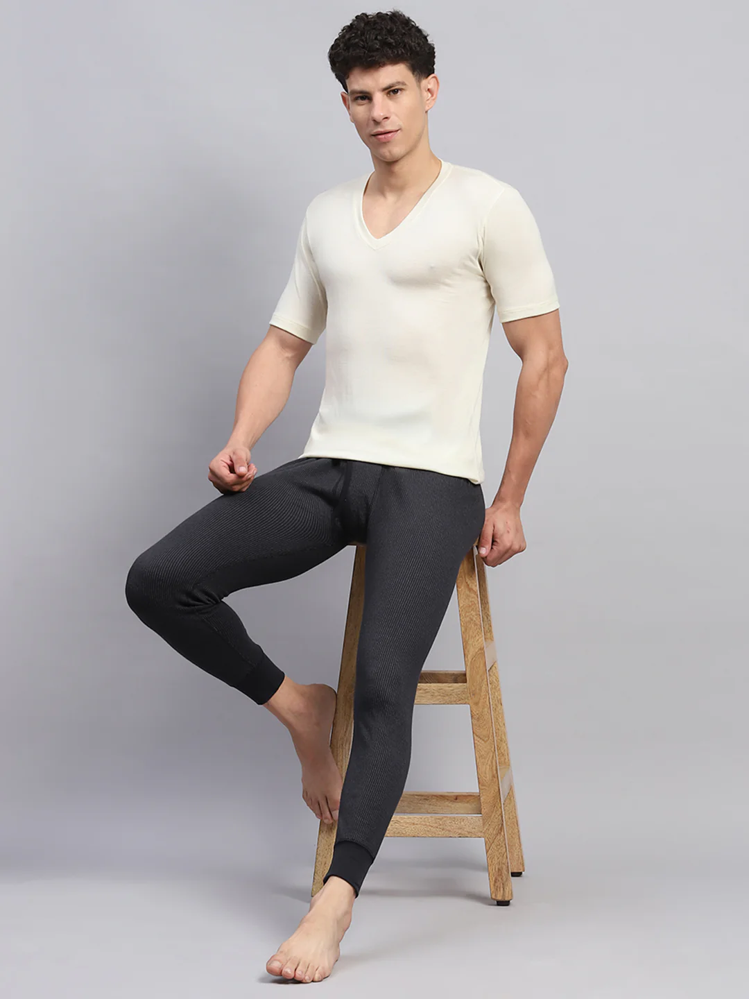 Men Cream Solid V Neck Half Sleeve Thermal Vest - Image 2