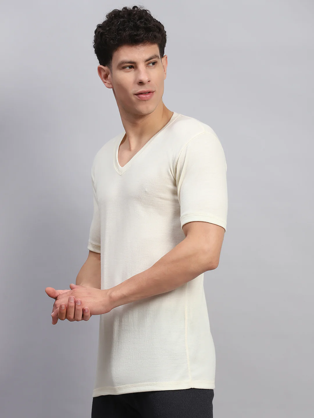 Men Cream Solid V Neck Half Sleeve Thermal Vest - Image 3