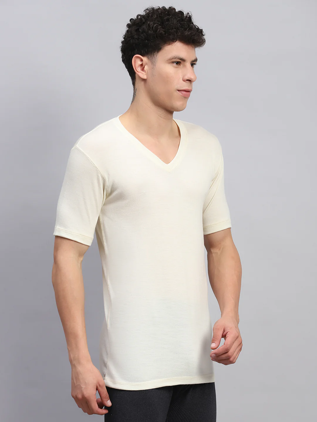 Men Cream Solid V Neck Half Sleeve Thermal Vest - Image 4