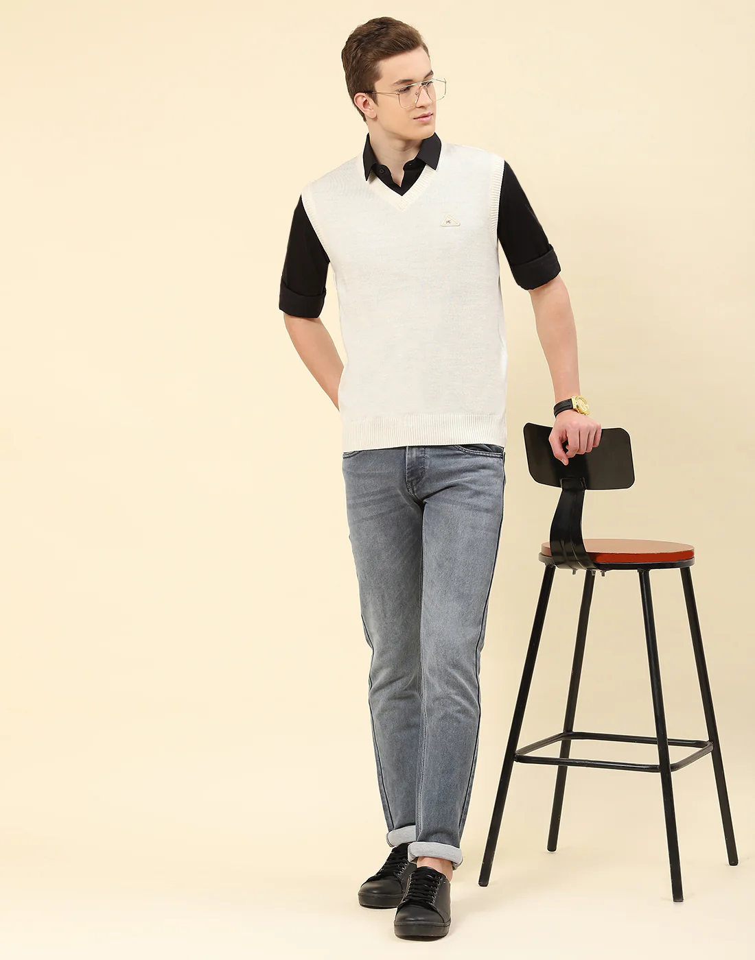 Men Cream Solid V Neck Sleeveless Sweater - Image 2