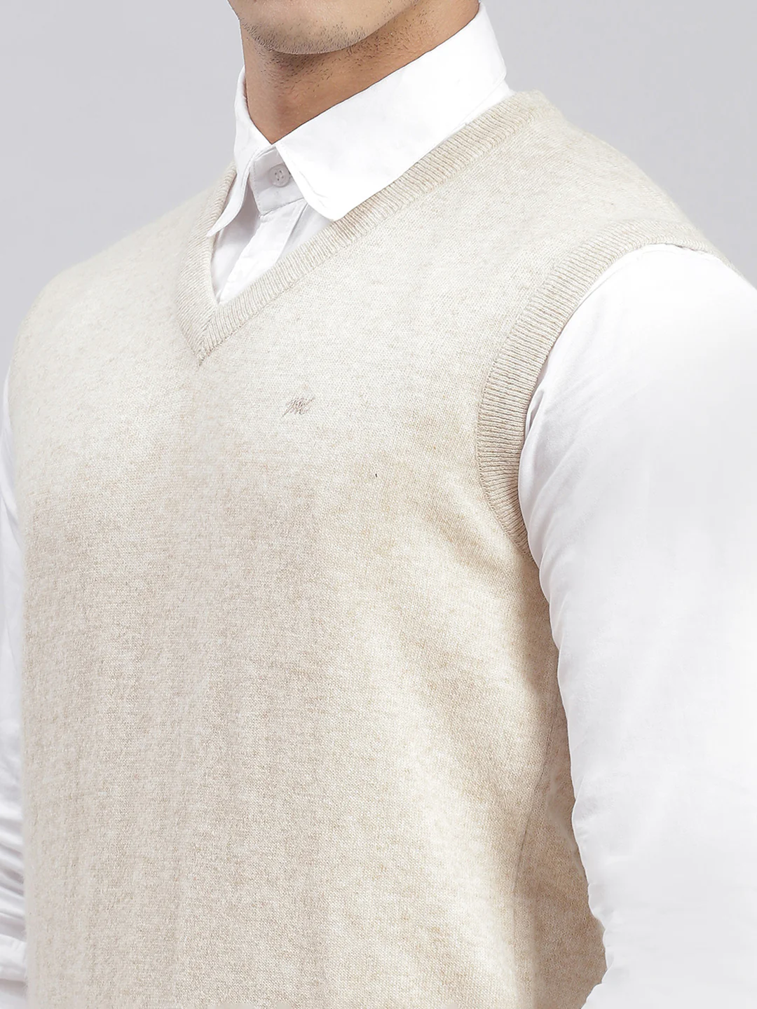 Men Cream Solid V Neck Sleeveless Sweaters/Pullovers - Image 7