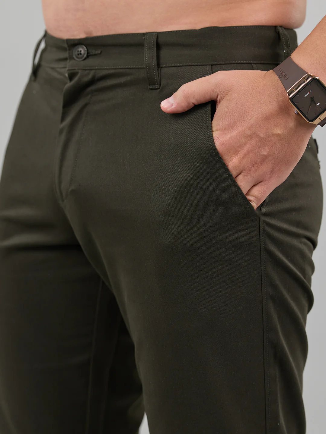 Men Dark Green Solid Regular Fit Trouser - Image 4
