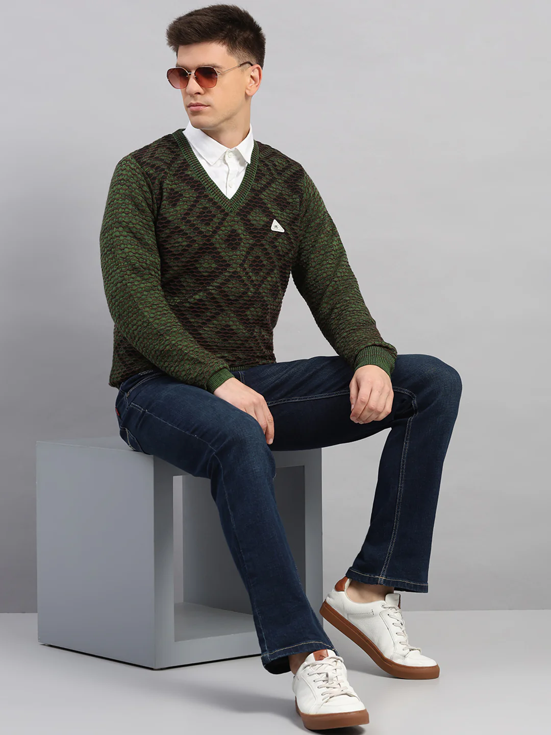 Men Green Printed V Neck Full Sleeve Pullover - Image 2