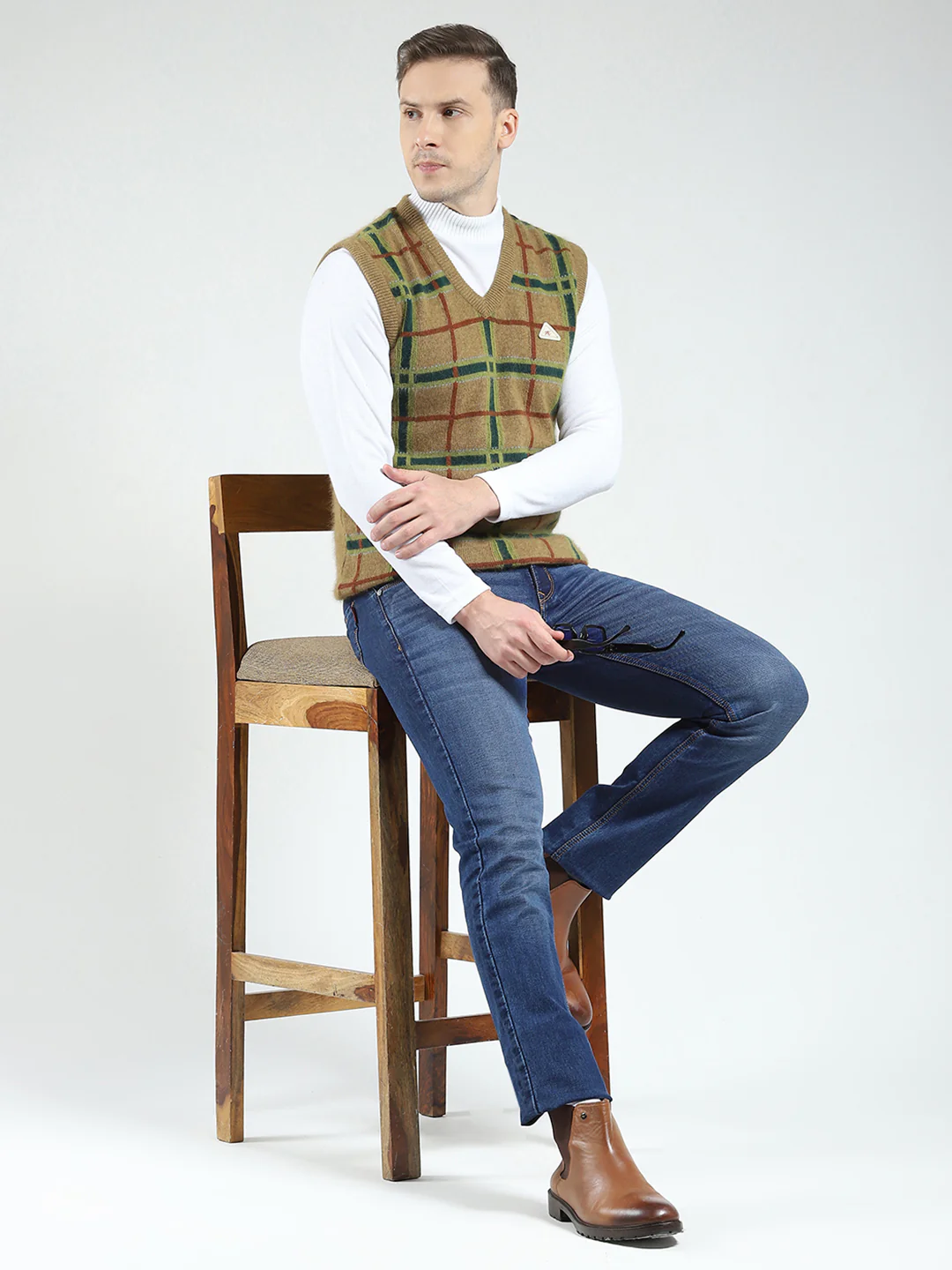 Men Green Printed V Neck Sleeveless Sweater - Image 2