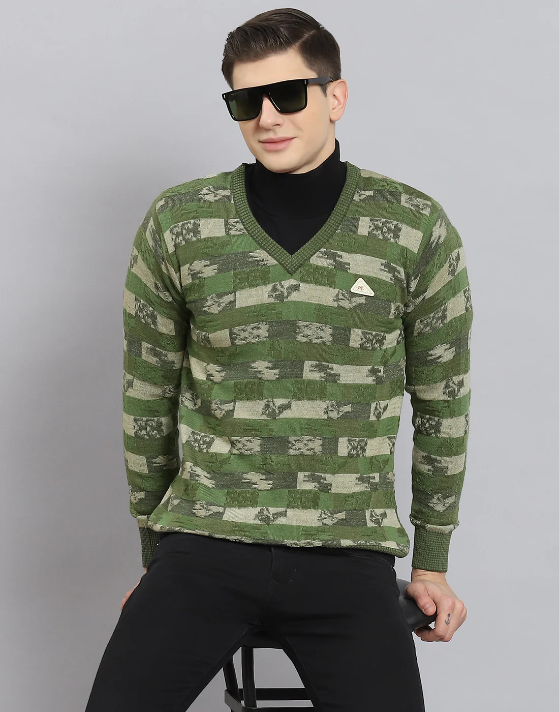 Men Green Self Design V Neck Full Sleeve Sweater - Image 2
