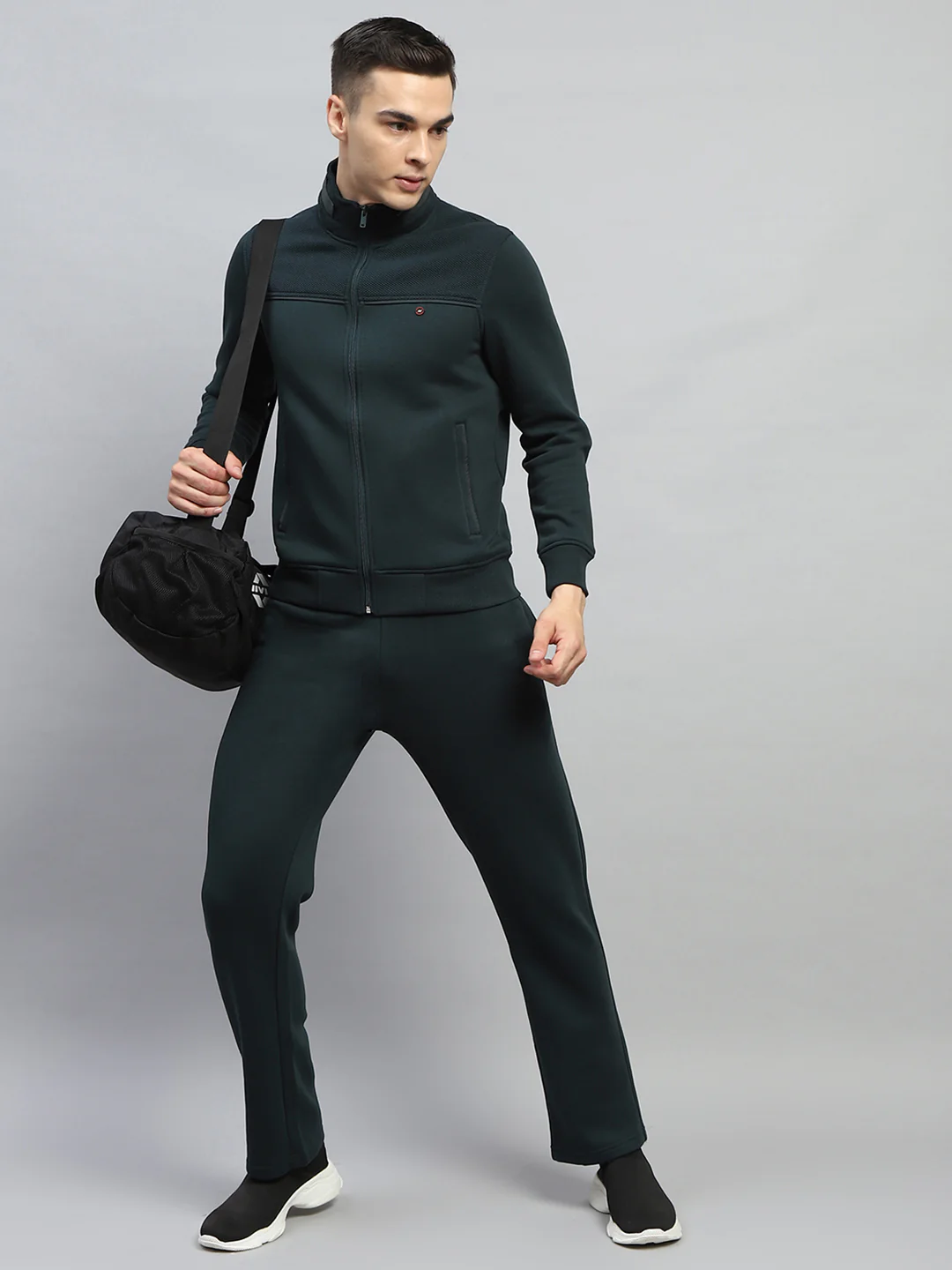 Men Green Solid Mock Neck Full Sleeve Winter Tracksuit - Image 2