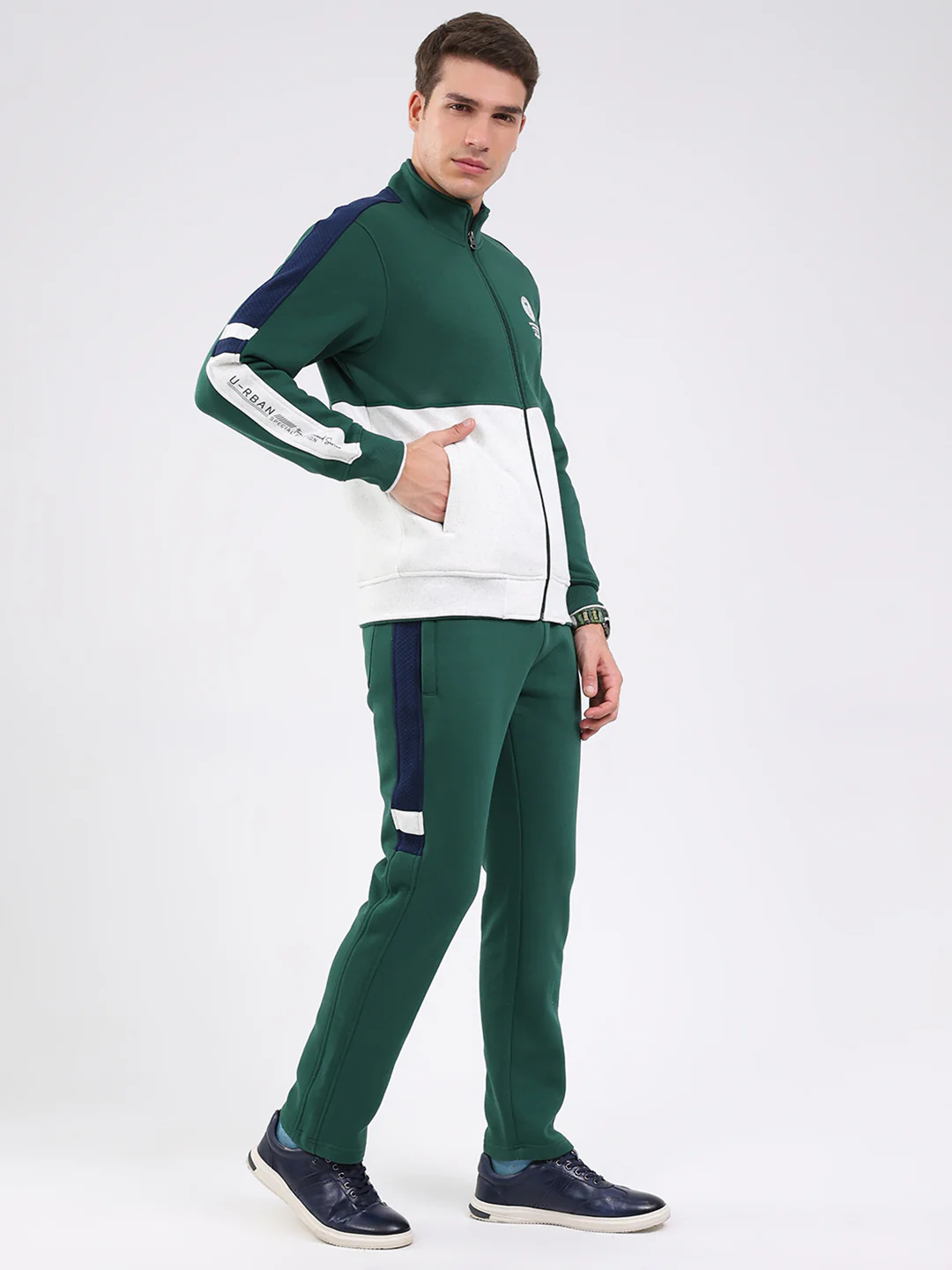 Men Green Solid Mock Neck Full Sleeve Winter Tracksuit - Image 4