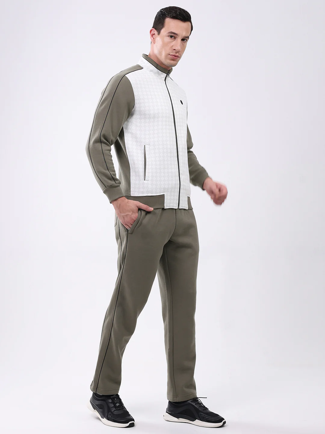 Men Green Solid Mock Neck Full Sleeve Winter Tracksuit - Image 4