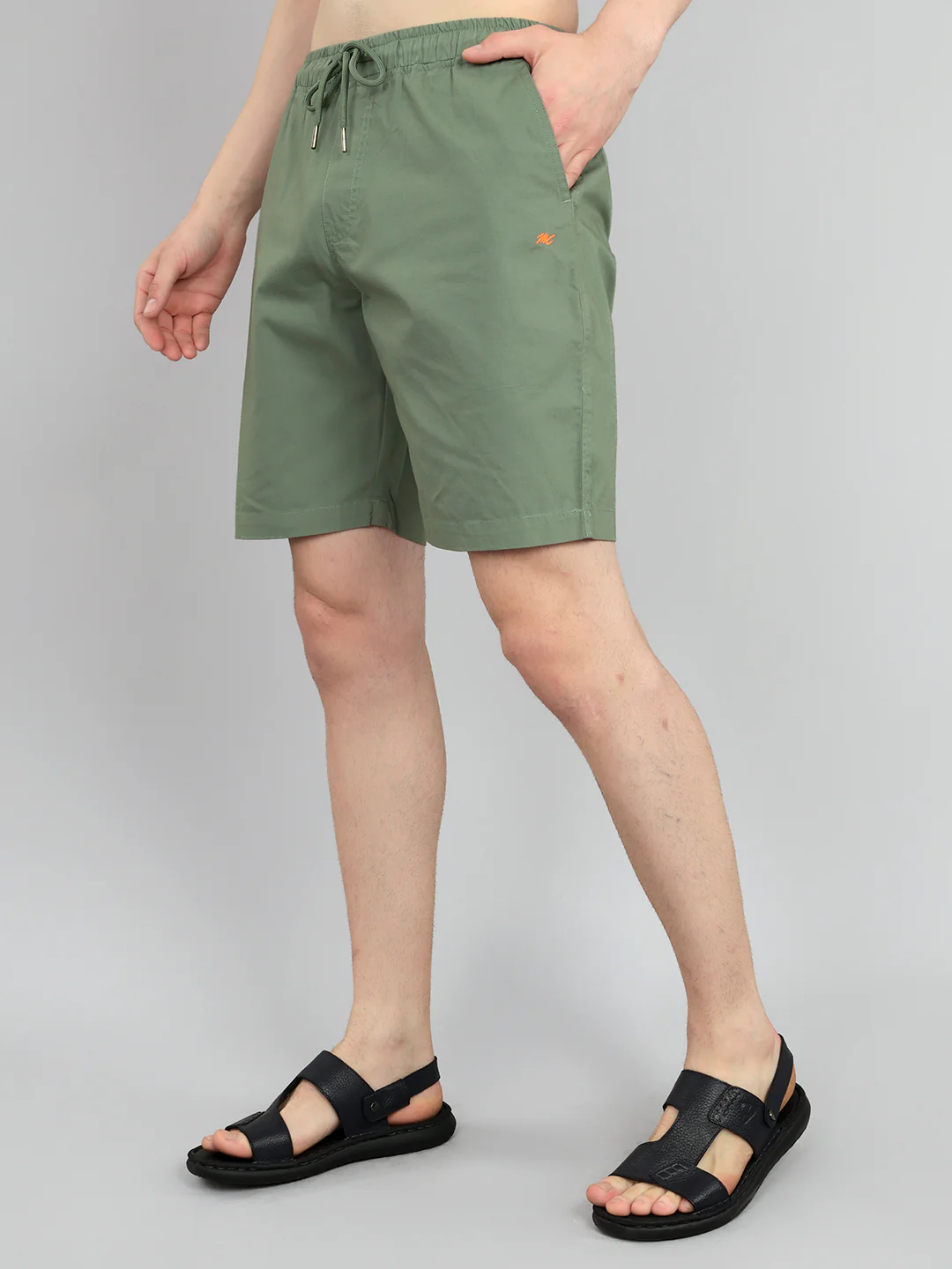 Men Green Solid Regular Fit Shorts - Image 2