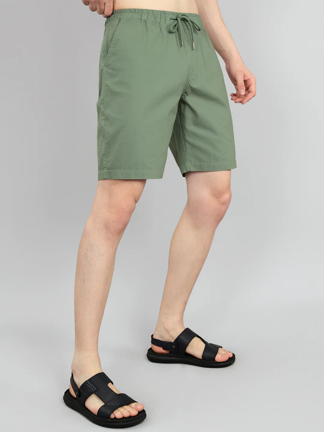 Men Green Solid Regular Fit Shorts - Image 3