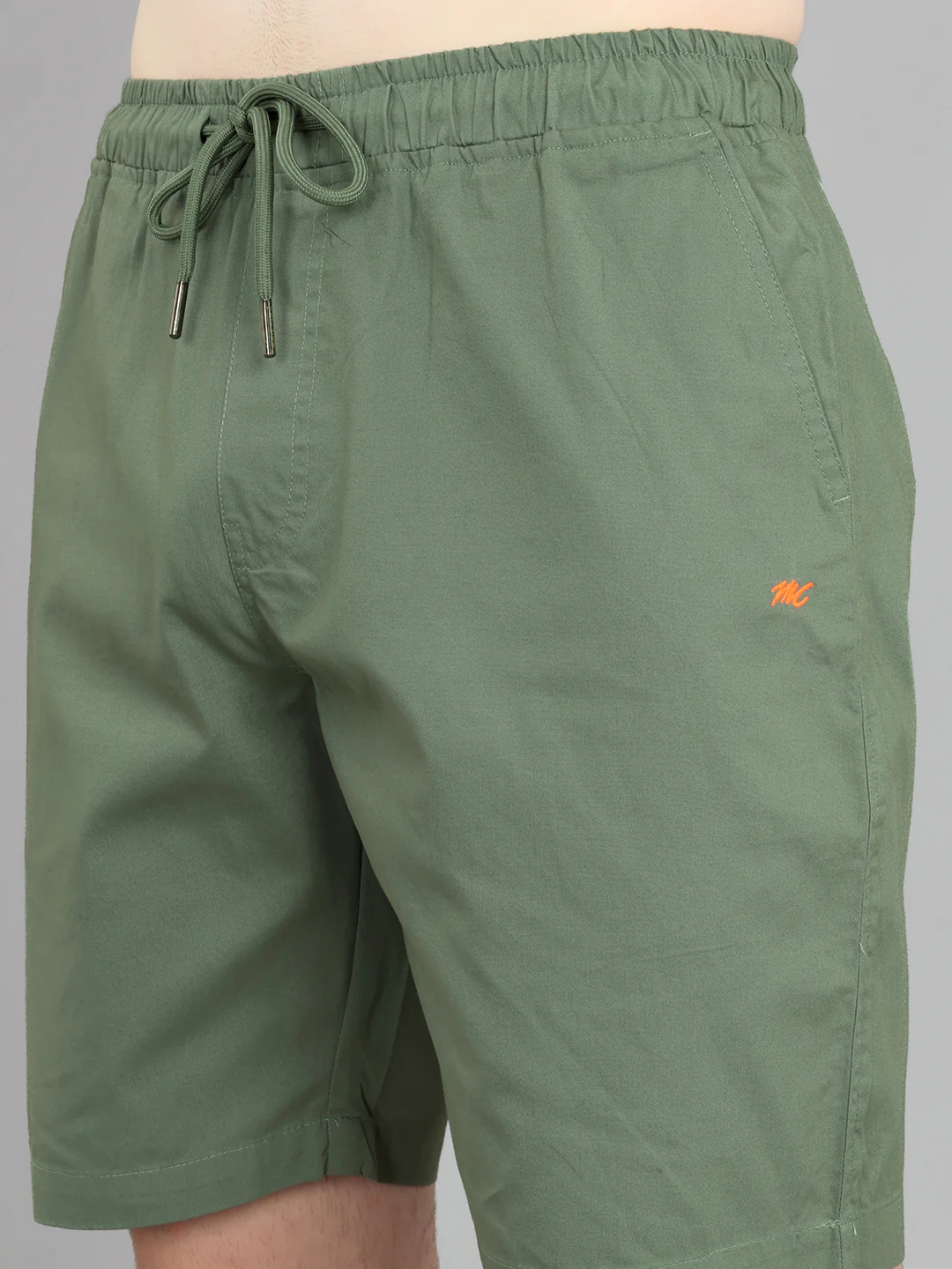 Men Green Solid Regular Fit Shorts - Image 4
