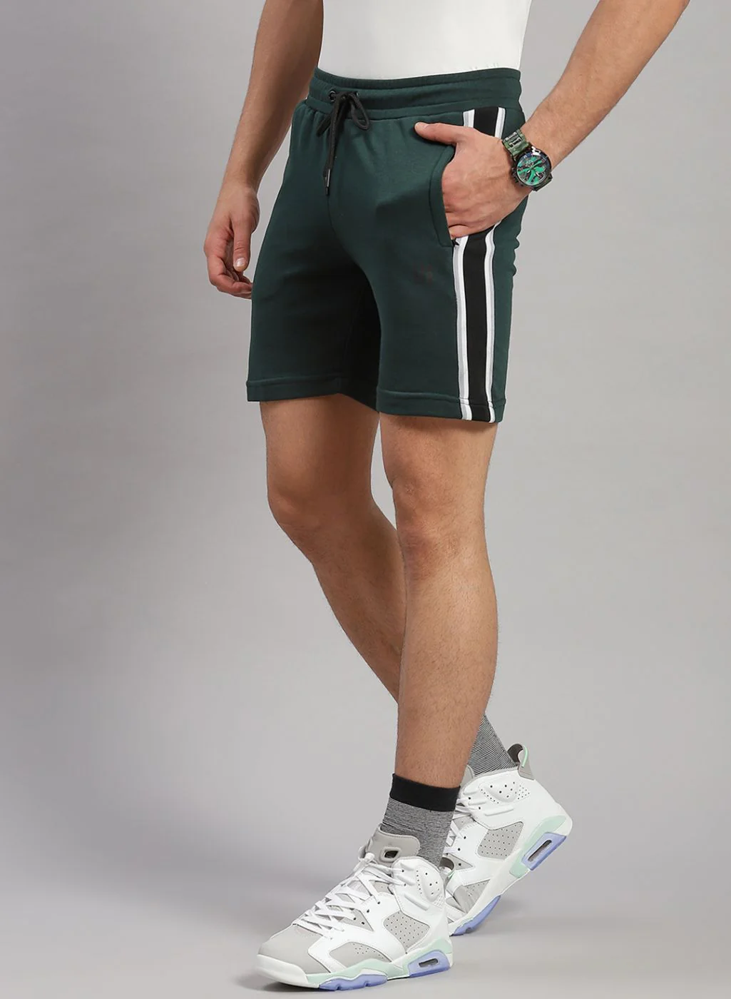 Rock.it Men Green Solid Smart Fit Short - Image 4