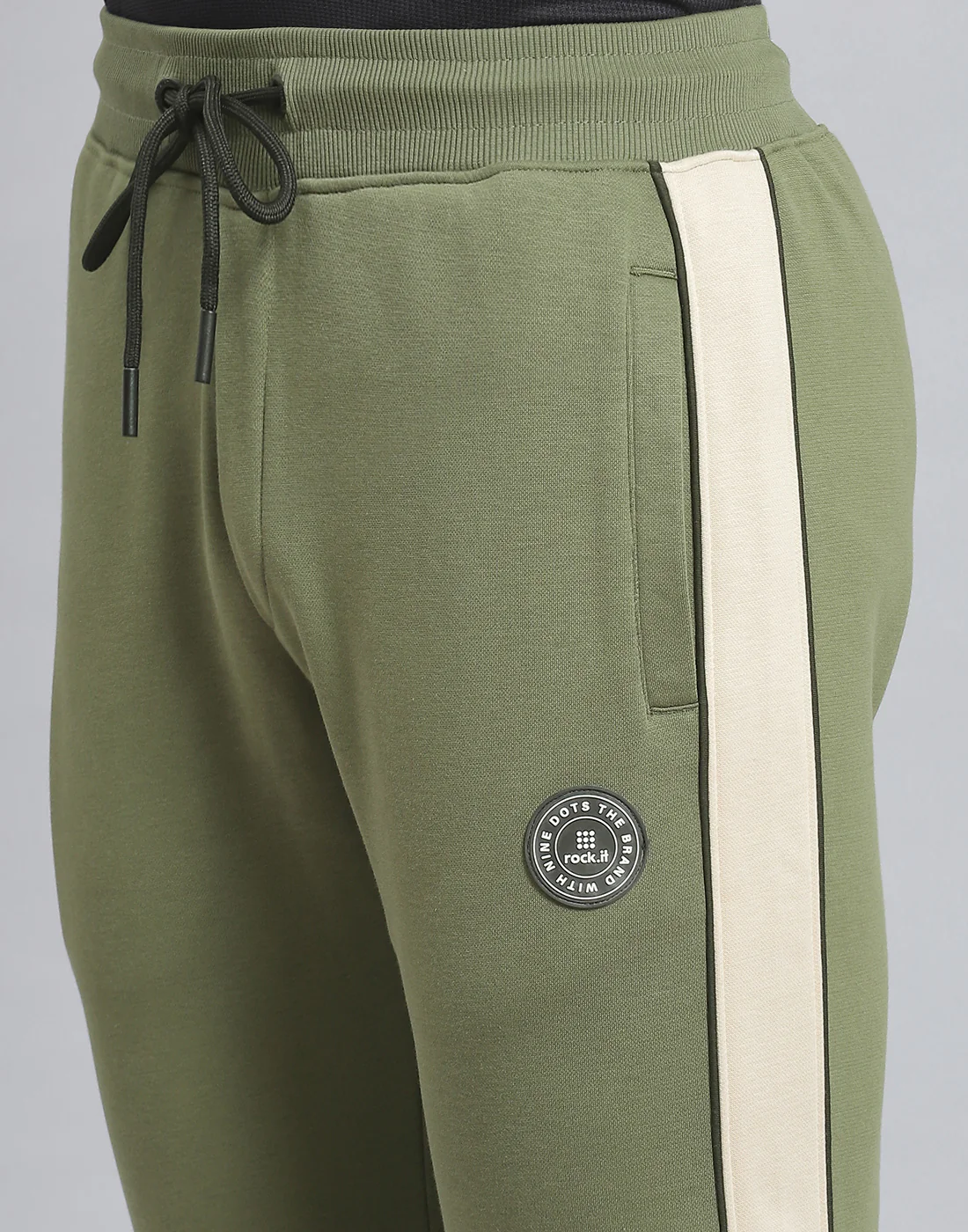 Rock.it Men Green Solid Stand Collar Full Sleeve Tracksuit - Image 8