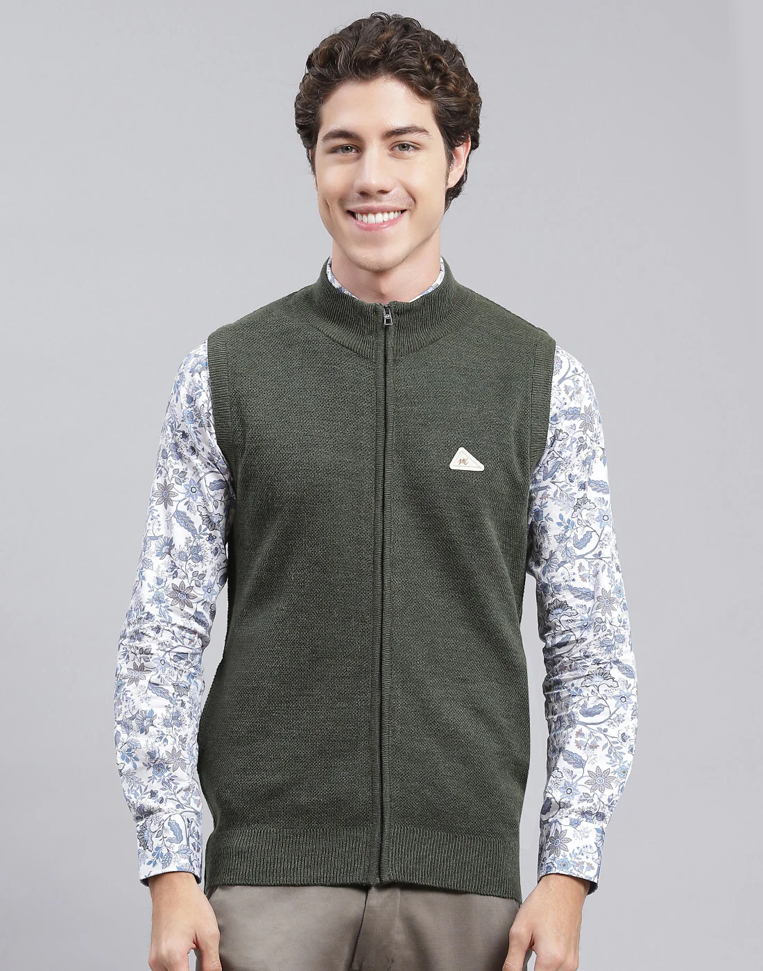 Men Green Solid Stand Collar Sleeveless Sweater - Image 3