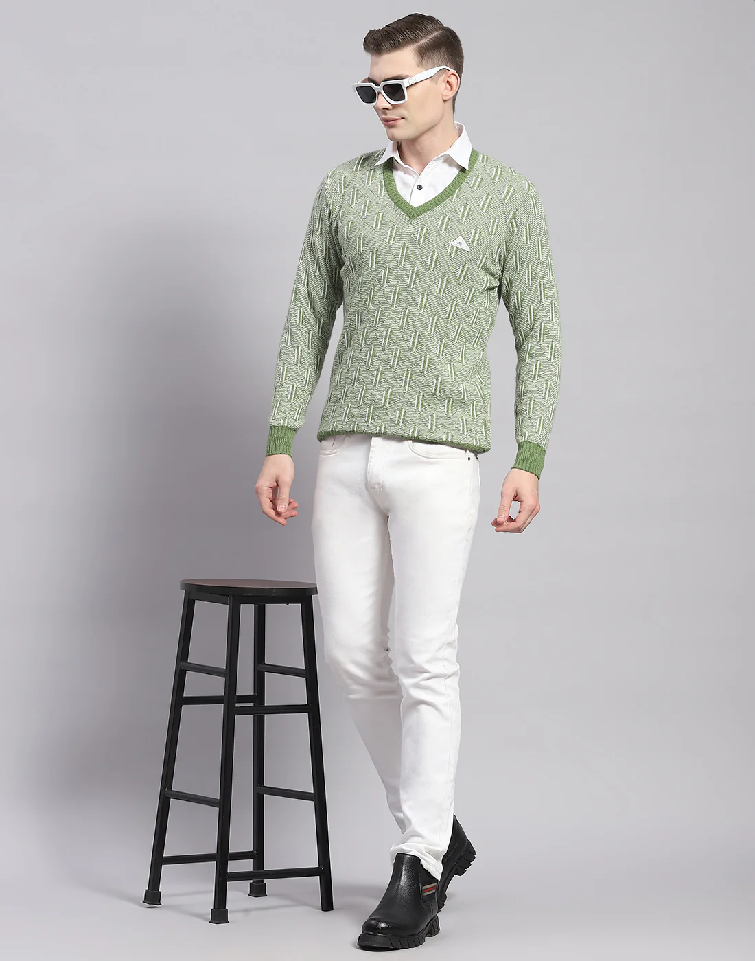 Men Green Solid V Neck Full Sleeve Pullover - Image 2