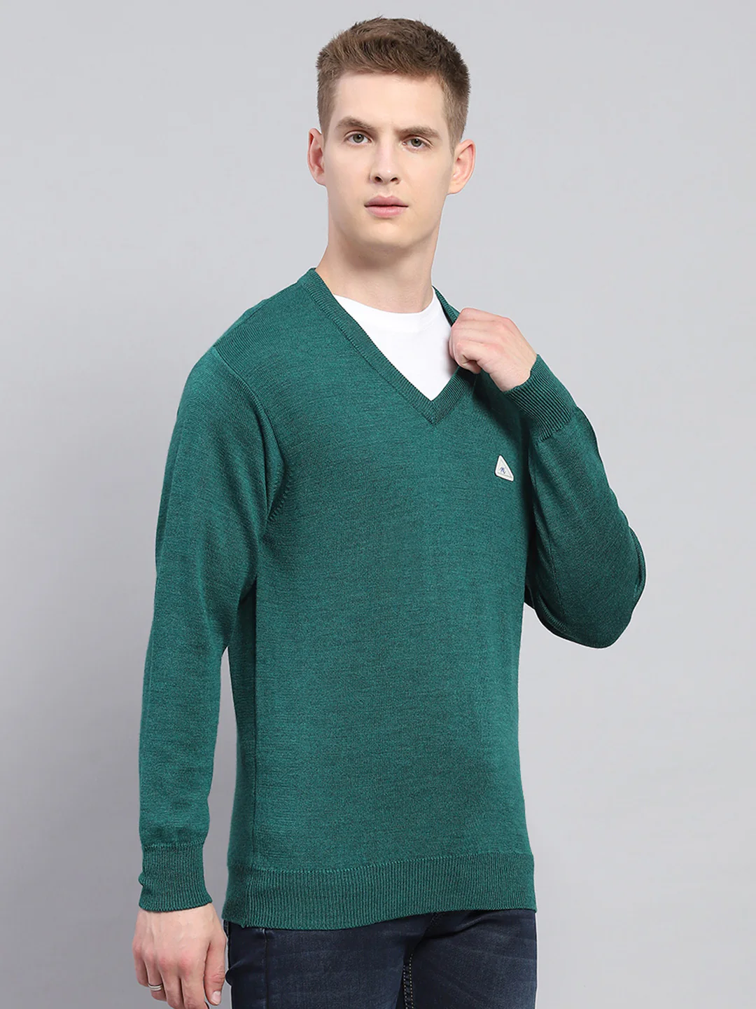 Men Green Solid V Neck Full Sleeve Pullover - Image 4